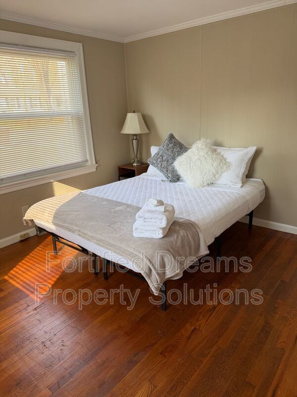 Maywood Muse The Stylish GSO City Retreat | Walkable Vibes & Historic Charm property image