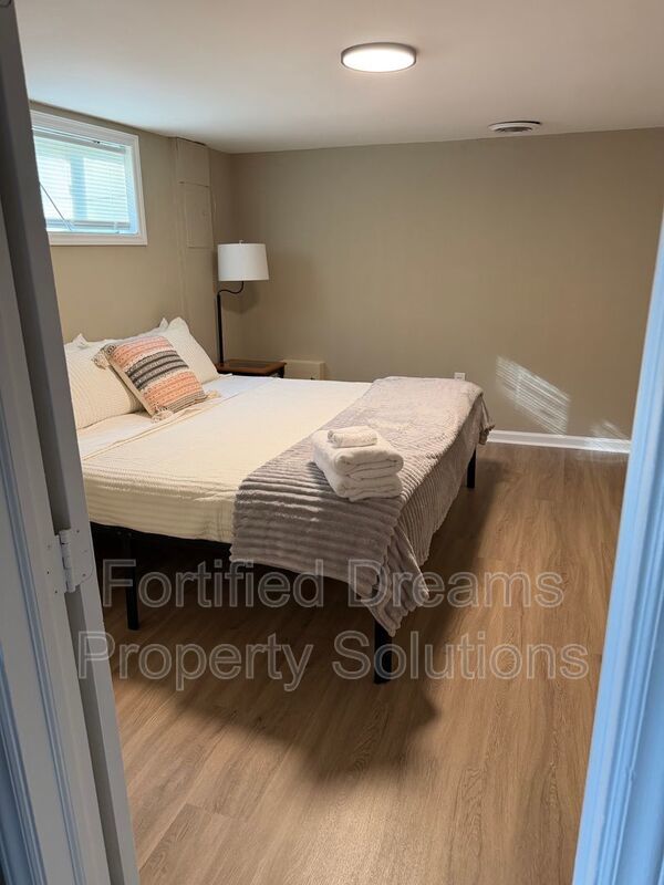 Maywood Muse The Stylish GSO City Retreat | Walkable Vibes & Historic Charm property image