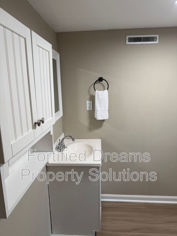 Maywood Muse The Stylish GSO City Retreat | Walkable Vibes & Historic Charm property image