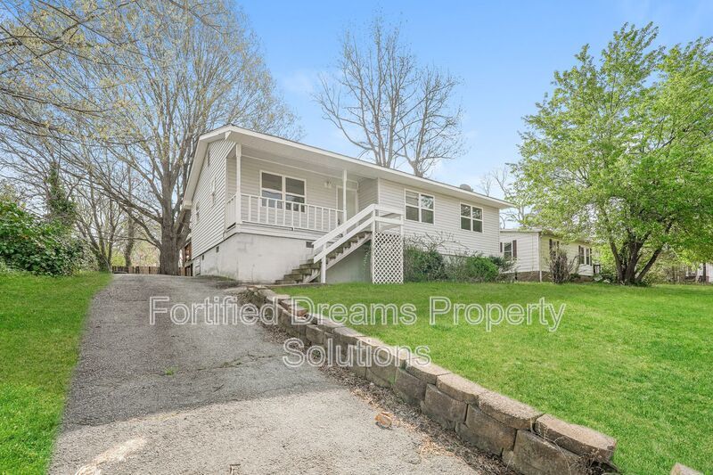 A Cozy Greensboro Rental at 818 Waugh Street property image