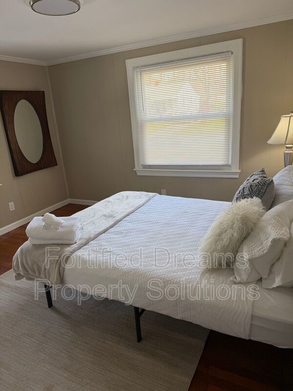 Maywood Muse The Stylish GSO City Retreat | Walkable Vibes & Historic Charm property image