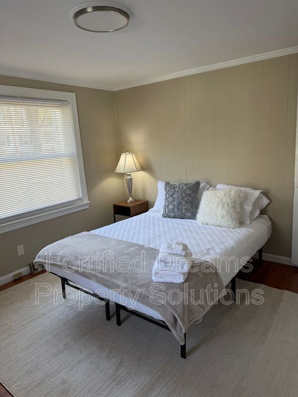 Maywood Muse The Stylish GSO City Retreat | Walkable Vibes & Historic Charm property image