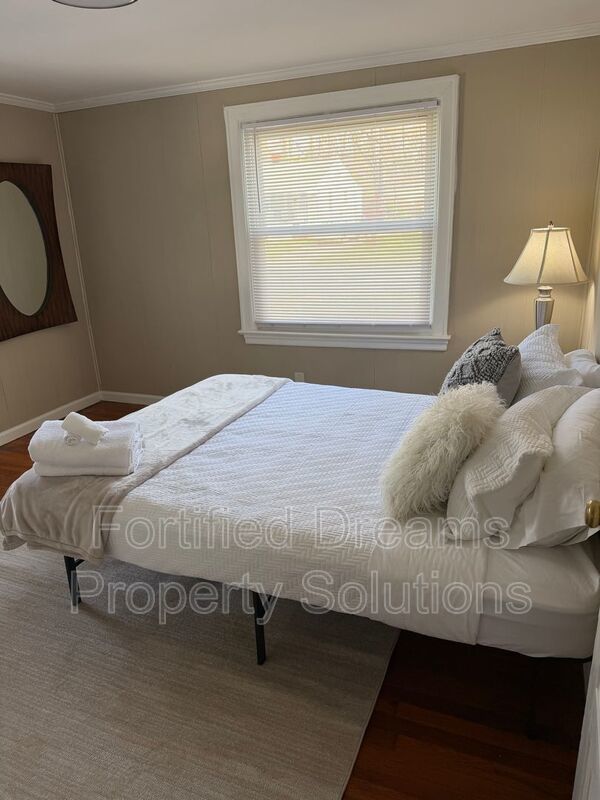 Maywood Muse The Stylish GSO City Retreat | Walkable Vibes & Historic Charm property image