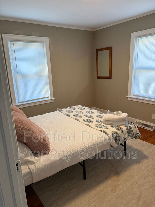 Maywood Muse The Stylish GSO City Retreat | Walkable Vibes & Historic Charm property image