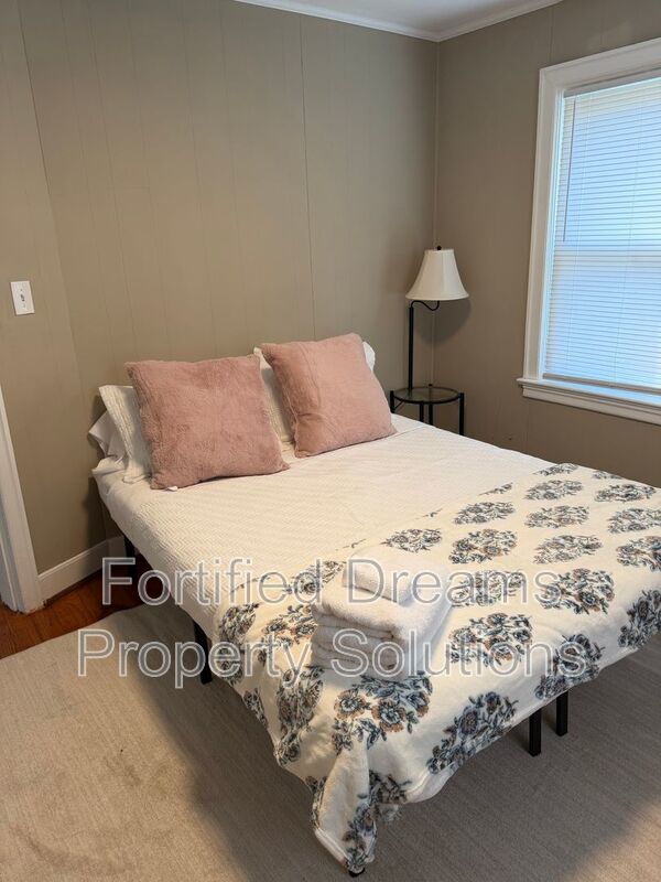 Maywood Muse The Stylish GSO City Retreat | Walkable Vibes & Historic Charm property image