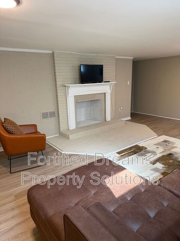 Maywood Muse The Stylish GSO City Retreat | Walkable Vibes & Historic Charm property image