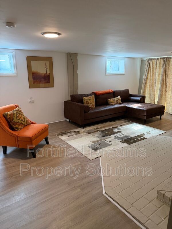 Maywood Muse The Stylish GSO City Retreat | Walkable Vibes & Historic Charm property image