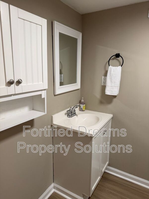 Maywood Muse The Stylish GSO City Retreat | Walkable Vibes & Historic Charm property image