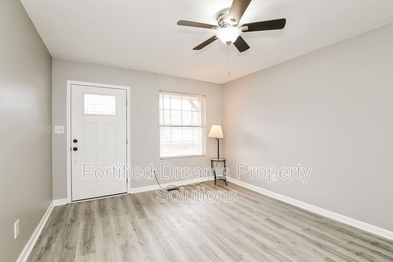 2208 Gable Way Unit B | 3-Bed, 2-Bath Duplex in High Point property image