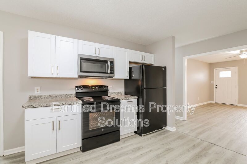 2208 Gable Way Unit B | 3-Bed, 2-Bath Duplex in High Point property image