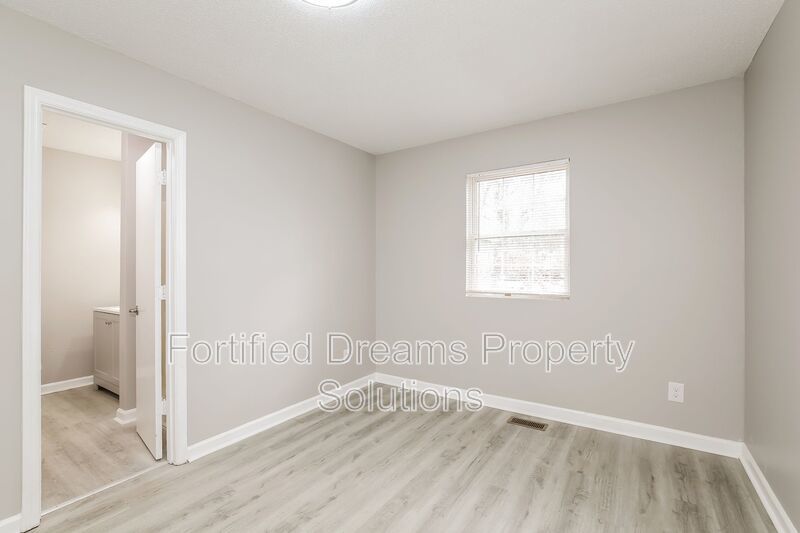 2208 Gable Way Unit B | 3-Bed, 2-Bath Duplex in High Point property image