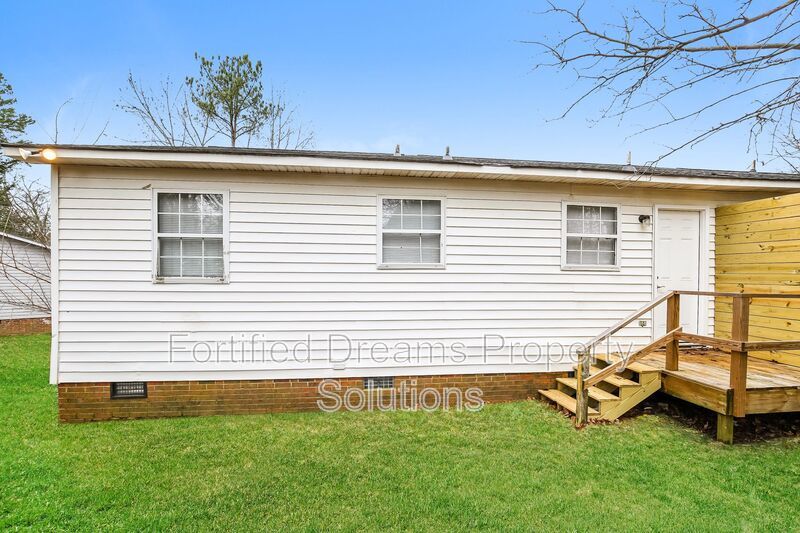 2208 Gable Way Unit B | 3-Bed, 2-Bath Duplex in High Point property image