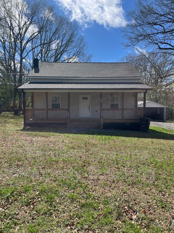 Spacious 4-Bedroom Fully Furnished Mid-Term Rental in Asheboro | Move-In Ready! property image