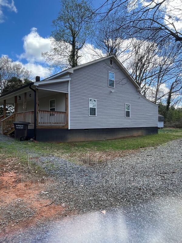 Spacious 4-Bedroom Fully Furnished Mid-Term Rental in Asheboro | Move-In Ready! property image