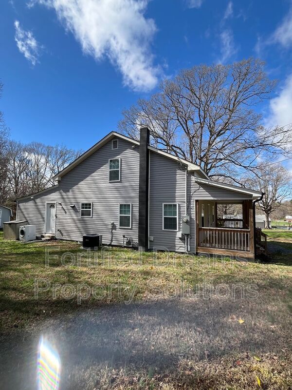 Spacious 4-Bedroom Fully Furnished Mid-Term Rental in Asheboro | Move-In Ready! property image