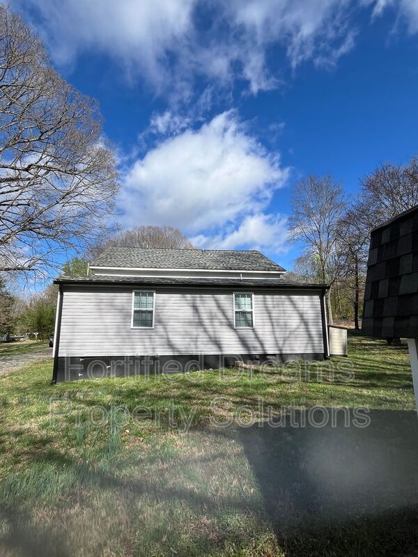 Spacious 4-Bedroom Fully Furnished Mid-Term Rental in Asheboro | Move-In Ready! property image