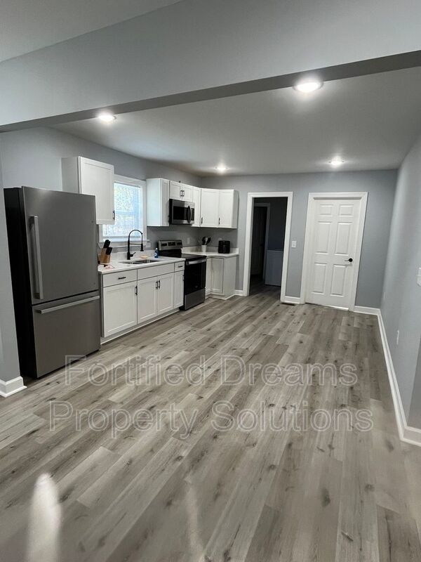 Spacious 4-Bedroom Fully Furnished Mid-Term Rental in Asheboro | Move-In Ready! property image