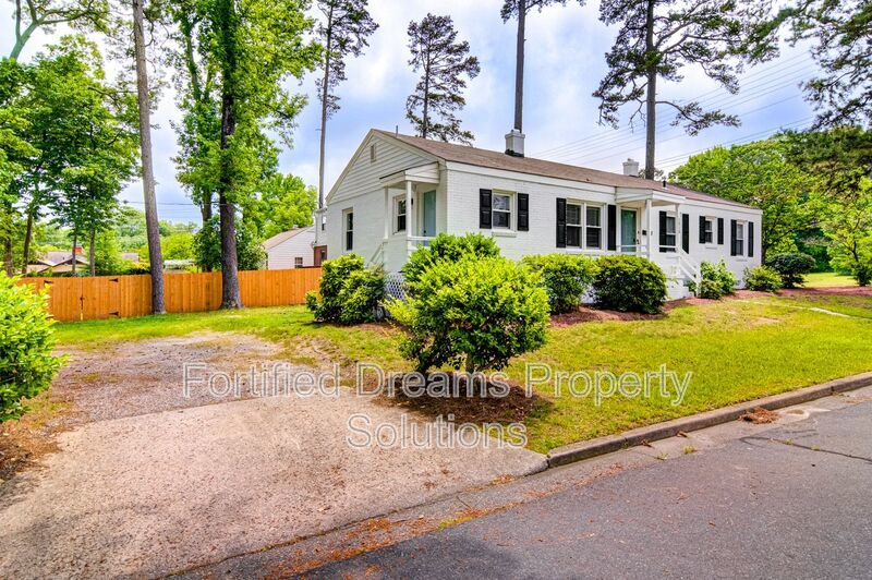 Turn-Key Furnished Mid-Term Stay with Modern Updates in Greensboro property image