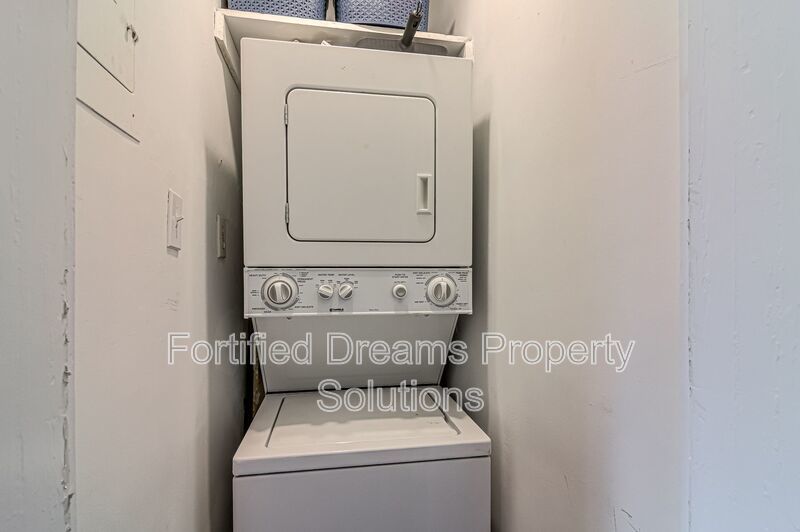 Turn-Key Furnished Mid-Term Stay with Modern Updates in Greensboro property image