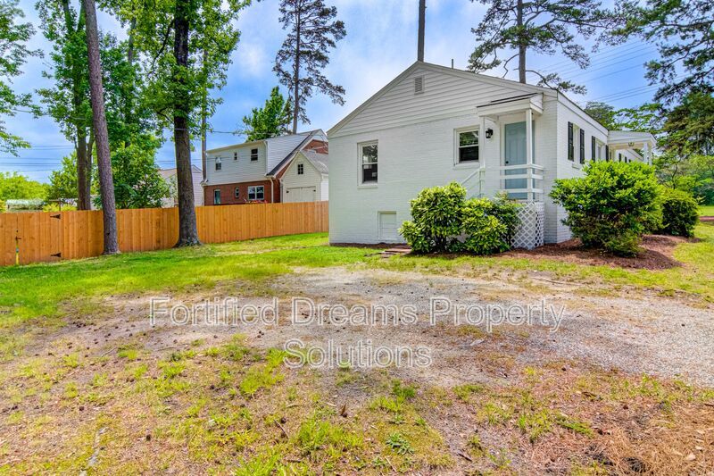 Turn-Key Furnished Mid-Term Stay with Modern Updates in Greensboro property image