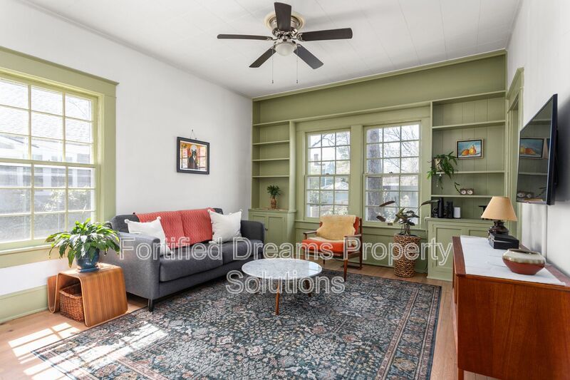 Sophisticated Urban Retreat in Fisher Park | Fully Furnished Month-to-Month property image