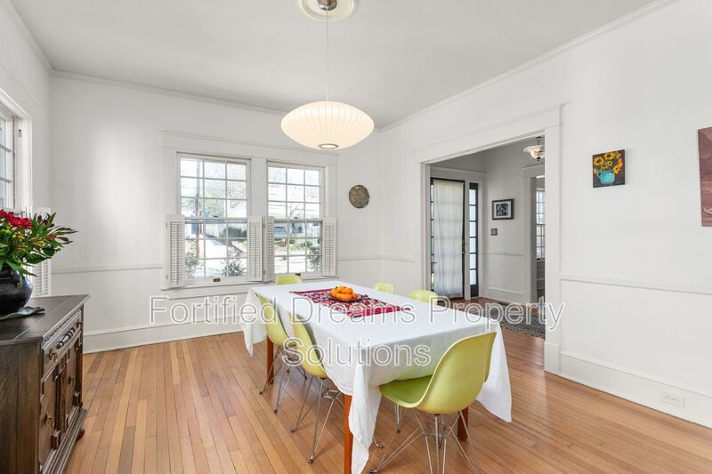 Sophisticated Urban Retreat in Fisher Park | Fully Furnished Month-to-Month property image