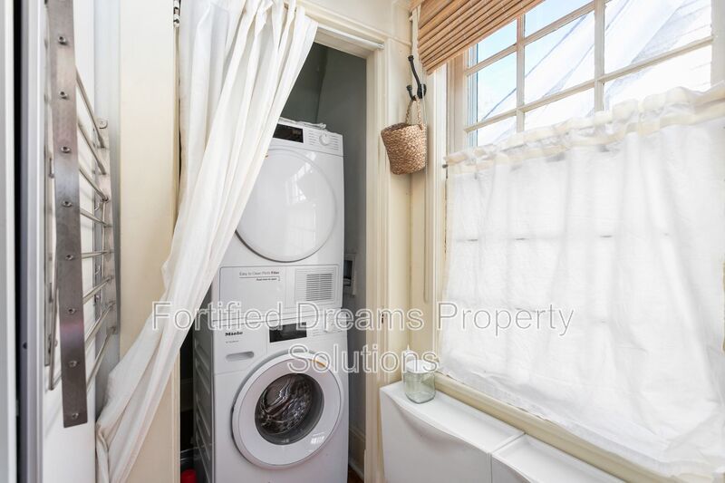 Sophisticated Urban Retreat in Fisher Park | Fully Furnished Month-to-Month property image