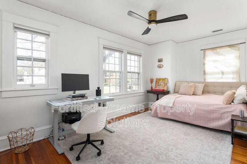 Sophisticated Urban Retreat in Fisher Park | Fully Furnished Month-to-Month property image