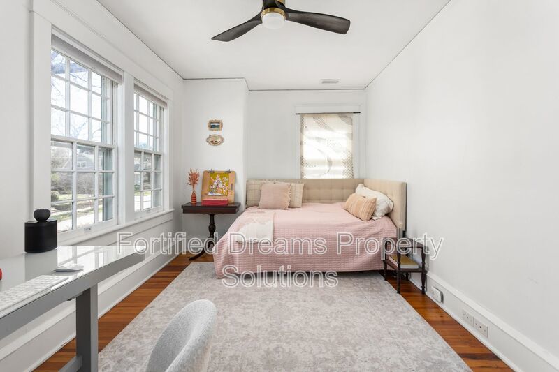 Sophisticated Urban Retreat in Fisher Park | Fully Furnished Month-to-Month property image