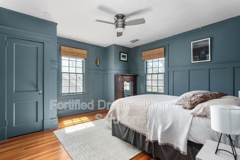 Sophisticated Urban Retreat in Fisher Park | Fully Furnished Month-to-Month property image