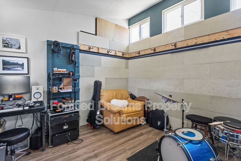 Sophisticated Urban Retreat in Fisher Park | Fully Furnished Month-to-Month property image