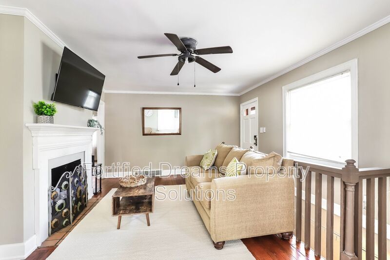 Maywood Muse The Stylish GSO City Retreat | Walkable Vibes & Historic Charm property image