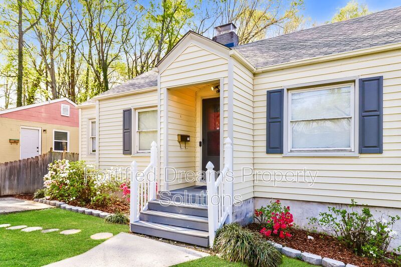 Maywood Muse The Stylish GSO City Retreat | Walkable Vibes & Historic Charm property image