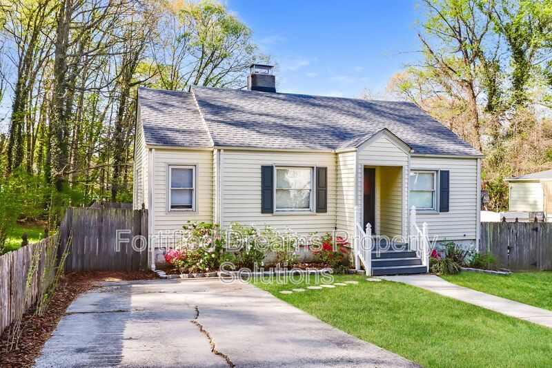 Maywood Muse The Stylish GSO City Retreat | Walkable Vibes & Historic Charm property image
