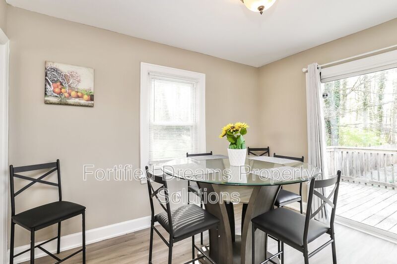 Maywood Muse The Stylish GSO City Retreat | Walkable Vibes & Historic Charm property image