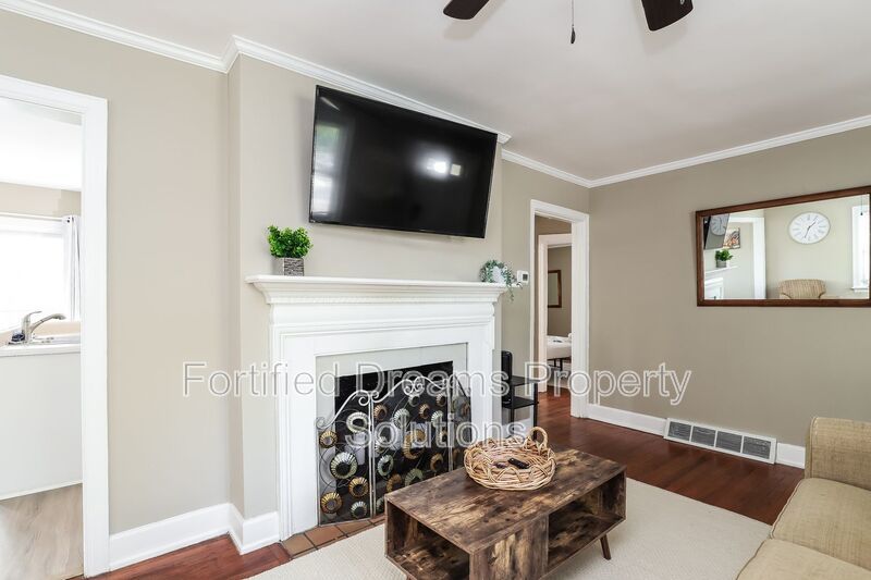 Maywood Muse The Stylish GSO City Retreat | Walkable Vibes & Historic Charm property image