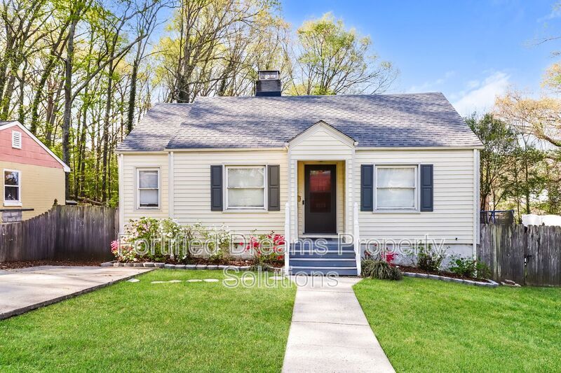 Maywood Muse The Stylish GSO City Retreat | Walkable Vibes & Historic Charm property image