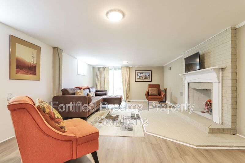 Maywood Muse The Stylish GSO City Retreat | Walkable Vibes & Historic Charm property image