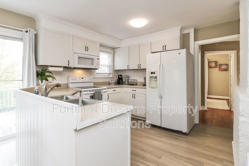 Maywood Muse The Stylish GSO City Retreat | Walkable Vibes & Historic Charm property image
