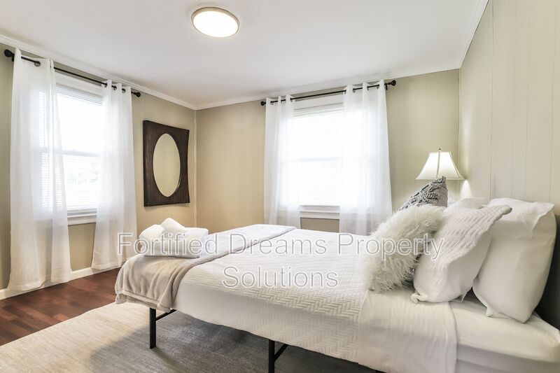Maywood Muse The Stylish GSO City Retreat | Walkable Vibes & Historic Charm property image