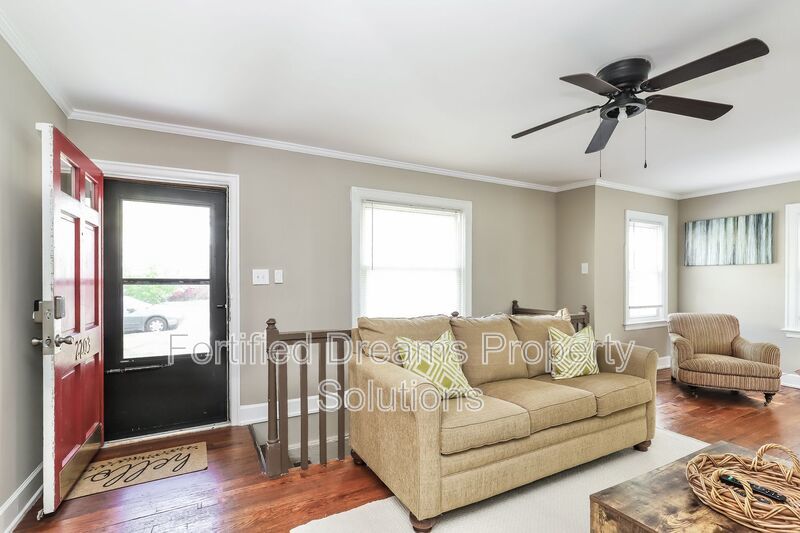 Maywood Muse The Stylish GSO City Retreat | Walkable Vibes & Historic Charm property image