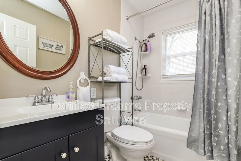 Maywood Muse The Stylish GSO City Retreat | Walkable Vibes & Historic Charm property image