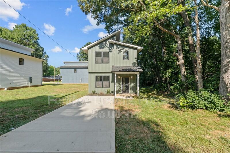 Are you ready to be WOW'ed in Downtown Liberty? THIS IS IT! property image
