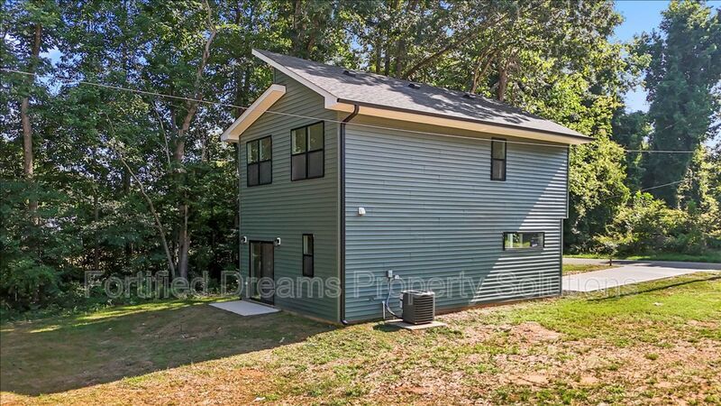 Are you ready to be WOW'ed in Downtown Liberty? THIS IS IT! property image