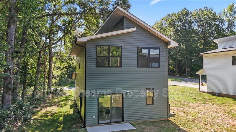 Are you ready to be WOW'ed in Downtown Liberty? THIS IS IT! property image