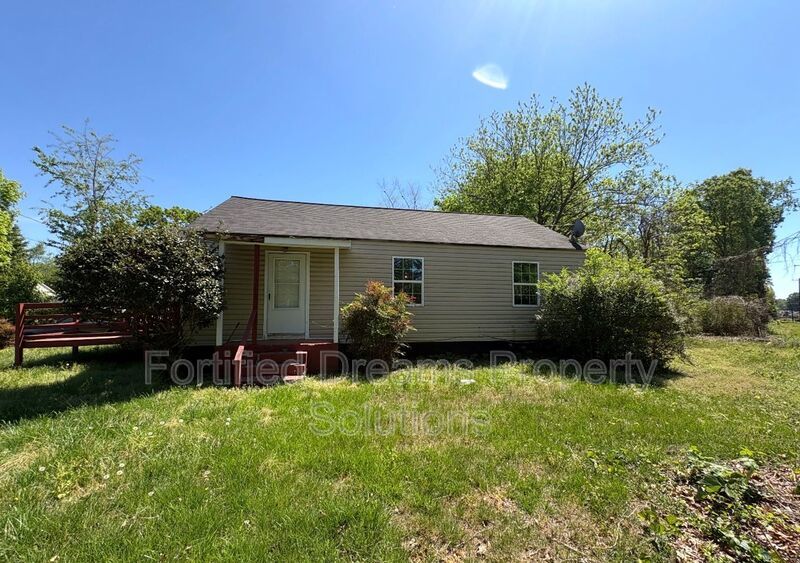 Cute Corner Lot 3 Bed 1 Bath | 1000 E Brookline property image