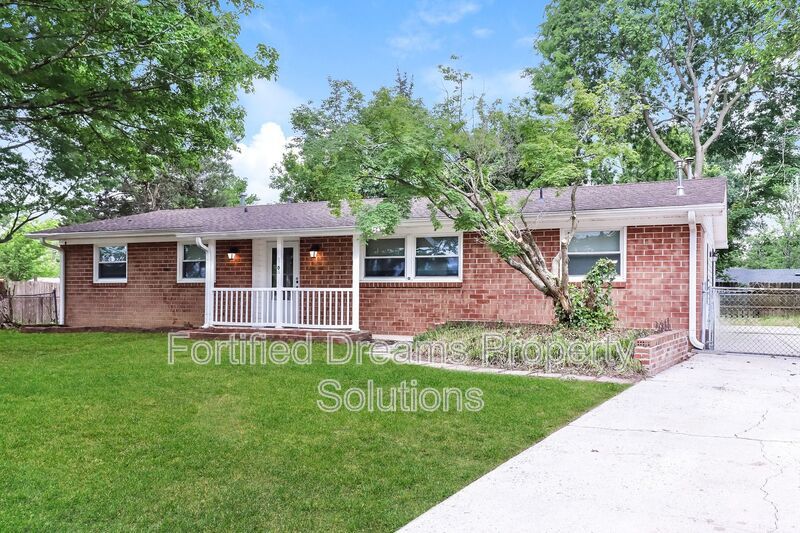 3 bedroom, 1.5 bath, brick ranch on cul-de-sac, fully fenced back yard, Greensboro property image