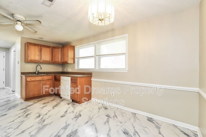 3 bedroom, 1.5 bath, brick ranch on cul-de-sac, fully fenced back yard, Greensboro property image