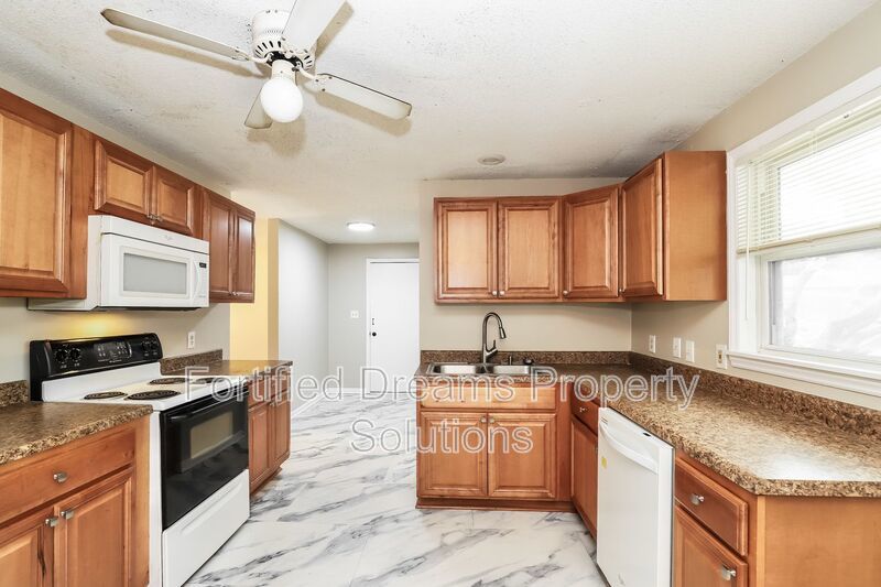 3 bedroom, 1.5 bath, brick ranch on cul-de-sac, fully fenced back yard, Greensboro property image