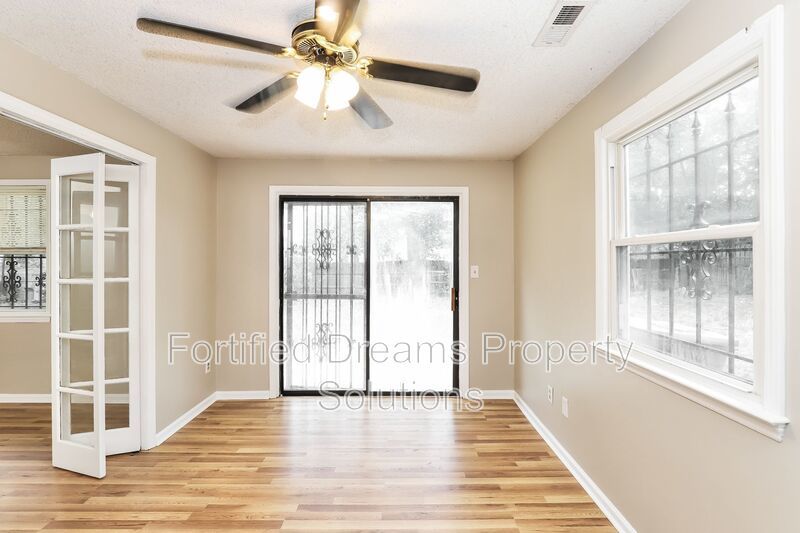 3 bedroom, 1.5 bath, brick ranch on cul-de-sac, fully fenced back yard, Greensboro property image